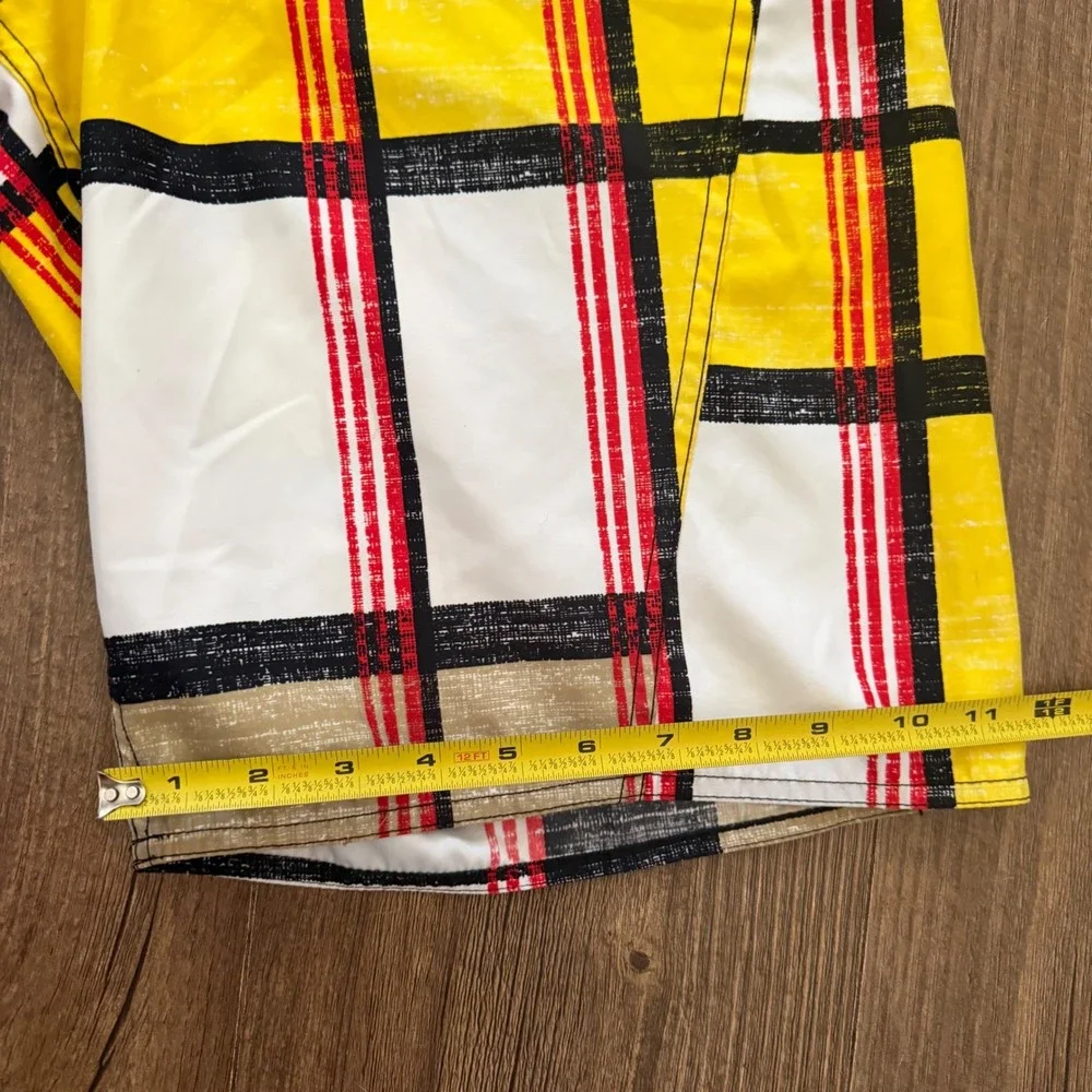 Volcom Board Shorts Mens 32 Yellow Plaid Cargo Pocket Swim Trunks Graphic Surf